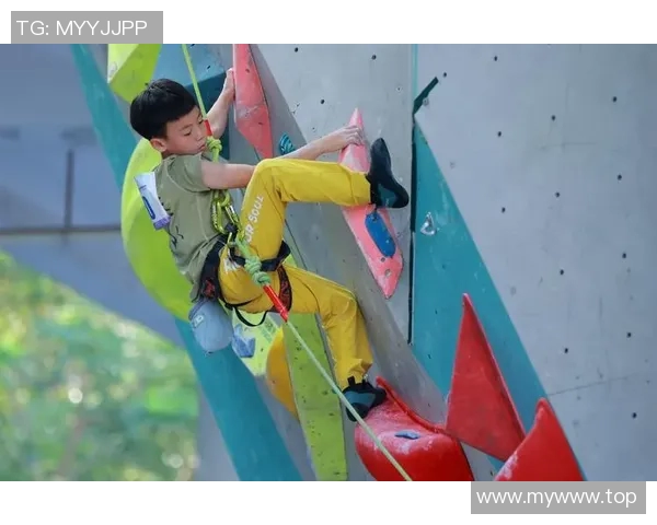 深圳攀岩队在滑板精英赛中以77分稳居积分榜首位